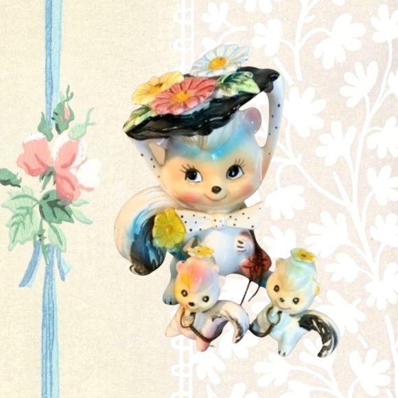 Lipper and Mann Other - Vintage Lipper and Mann Skunk Mama and chain babies